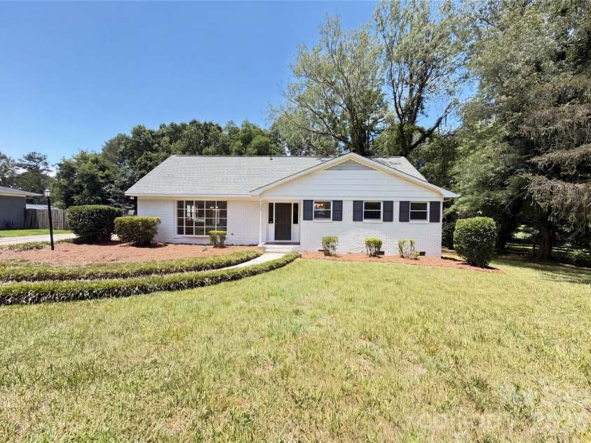 11932 Idlewild Road, Matthews, NC 28105.  MLS# CAR4397057, YatesRealty ID 33453. 