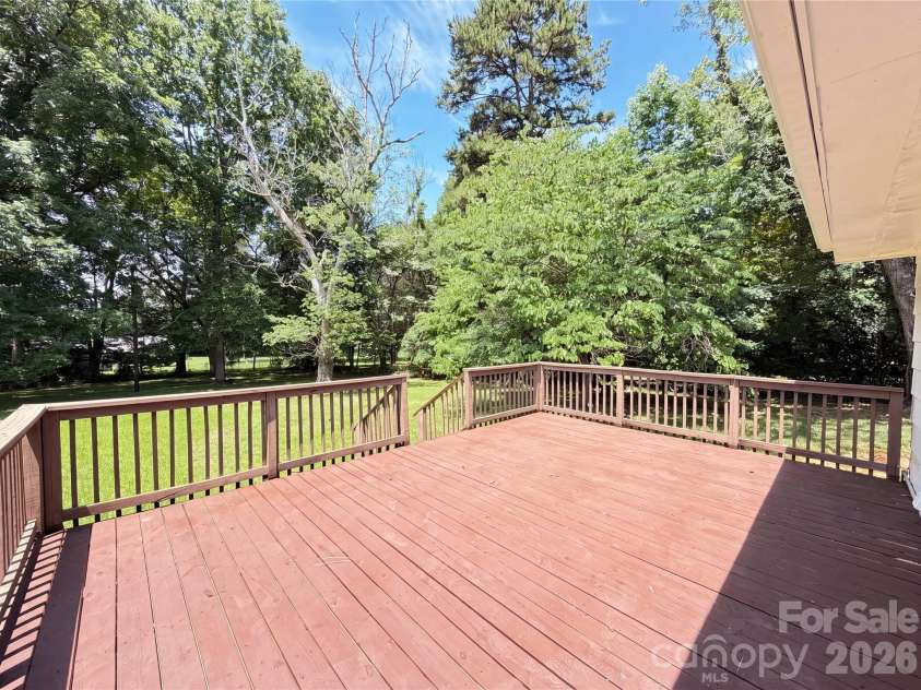 11932 Idlewild Road, Matthews, NC 28105.  MLS# CAR4397057, YatesRealty ID 33453. 