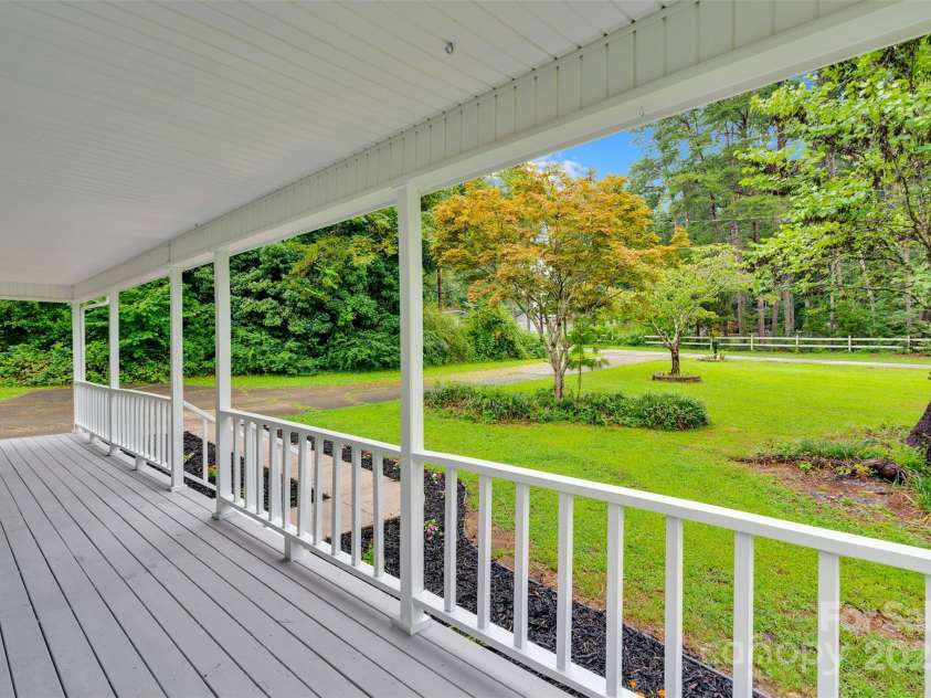 122 Blueberry Lane, Statesville, NC 28677.  MLS# CAR4264319, YatesRealty ID 33453. 
