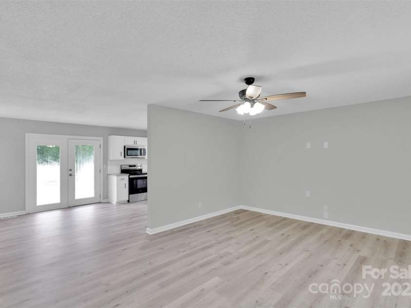 122 Blueberry Lane, Statesville, NC 28677.  MLS# CAR4264319, YatesRealty ID 33453. 