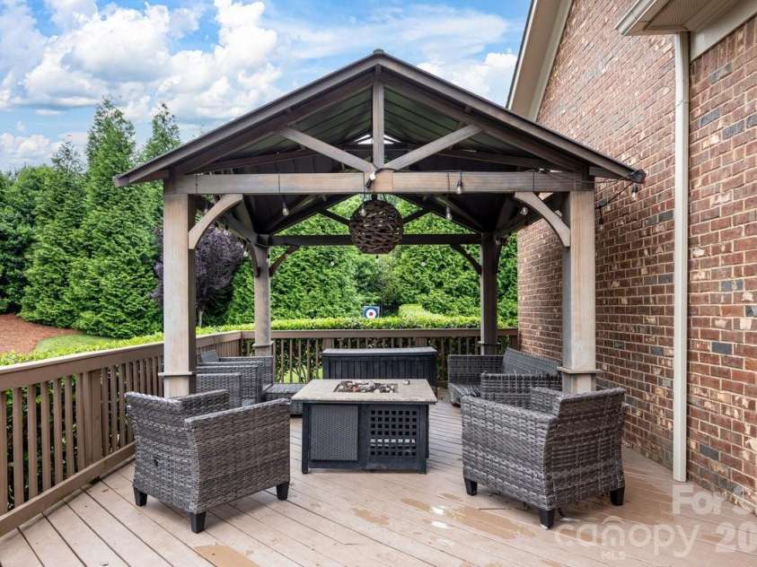 7323 Harcourt Crossing, Fort Mill, SC 29707.  MLS# CAR4385185, YatesRealty ID 33455. 