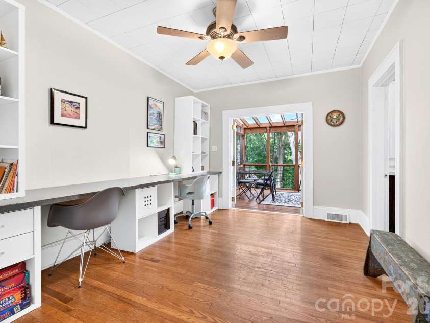 15 Westgate Road, Asheville, NC 28806.  MLS# CAR4397245, YatesRealty ID 33456. Flex Space with Many Possibilities and Deck Access