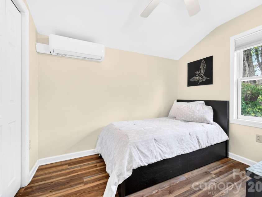 15 Westgate Road, Asheville, NC 28806.  MLS# CAR4397245, YatesRealty ID 33456. Second-Level Bedroom