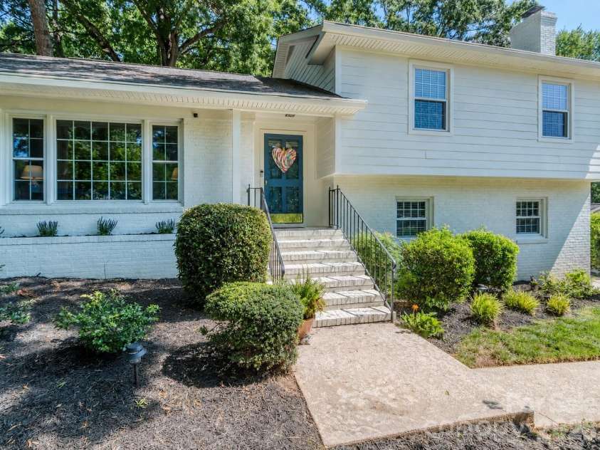 6817 Ronda Avenue, Charlotte, NC 28211.  MLS# CAR4394318, YatesRealty ID 33457. 