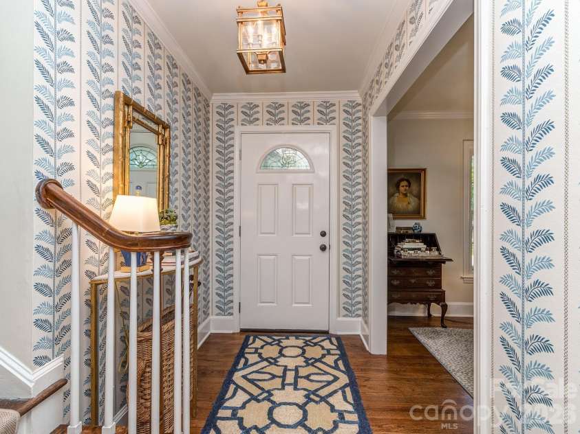 6817 Ronda Avenue, Charlotte, NC 28211.  MLS# CAR4394318, YatesRealty ID 33457. 