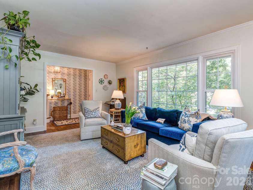 6817 Ronda Avenue, Charlotte, NC 28211.  MLS# CAR4394318, YatesRealty ID 33457. 