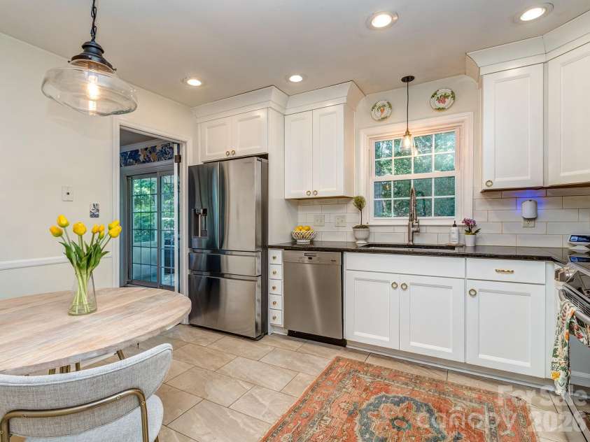 6817 Ronda Avenue, Charlotte, NC 28211.  MLS# CAR4394318, YatesRealty ID 33457. 