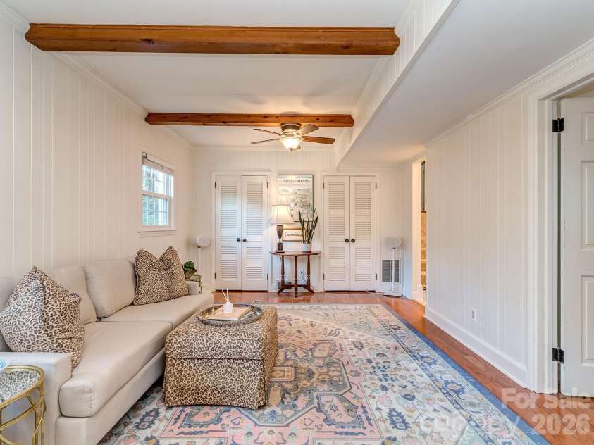 6817 Ronda Avenue, Charlotte, NC 28211.  MLS# CAR4394318, YatesRealty ID 33457. 
