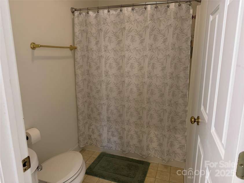 3910 Azalea Trail, Denver, NC 28037.  MLS# CAR4292732, YatesRealty ID 33458. 