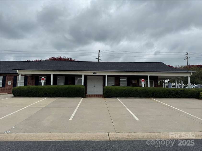 3910 Azalea Trail, Denver, NC 28037.  MLS# CAR4292732, YatesRealty ID 33458. 