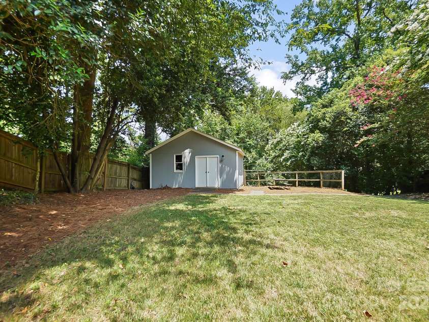 1029 Sewickley Drive, Charlotte, NC 28209.  MLS# CAR4284527, YatesRealty ID 33459. Huge Storage Shed and Backyard