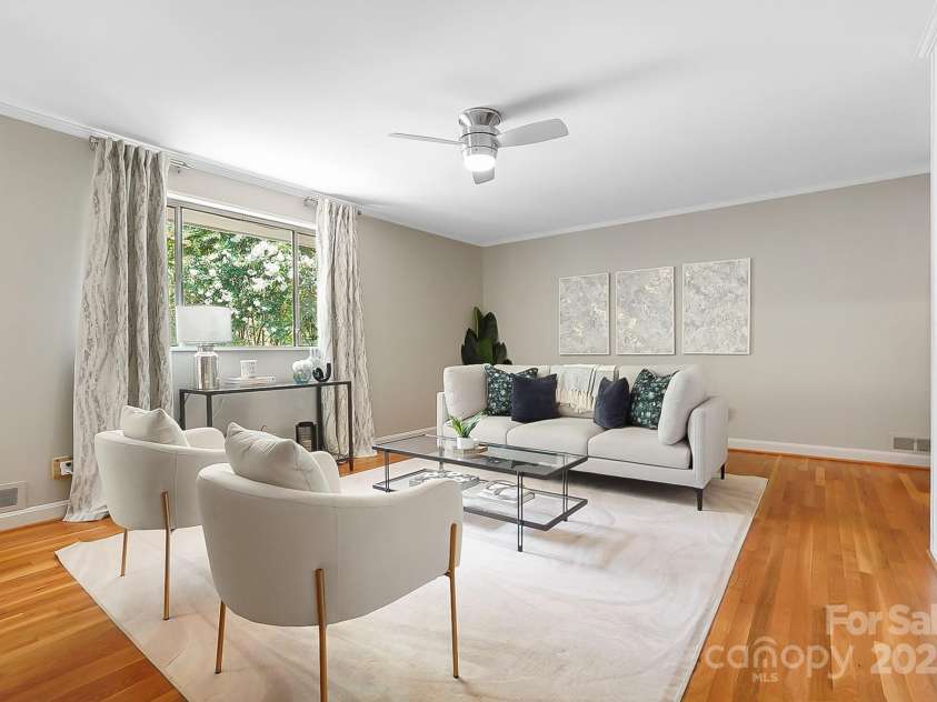 1029 Sewickley Drive, Charlotte, NC 28209.  MLS# CAR4284527, YatesRealty ID 33459. Living Room