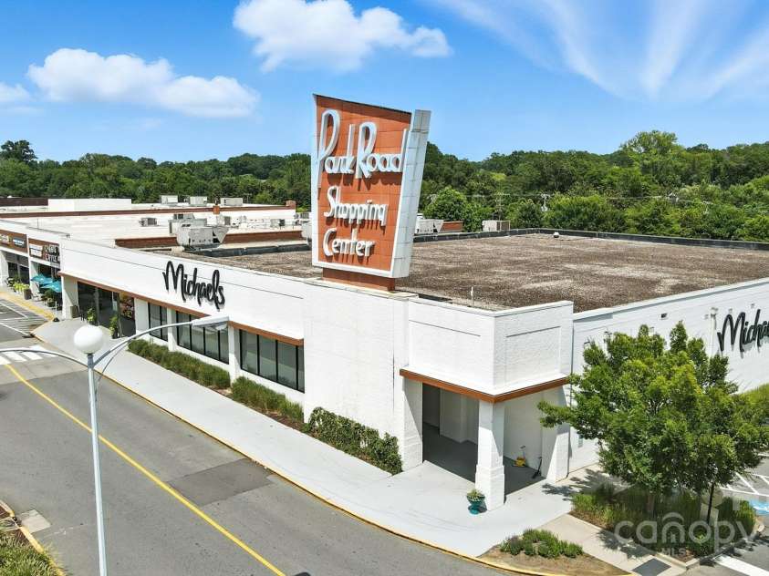 1029 Sewickley Drive, Charlotte, NC 28209.  MLS# CAR4284527, YatesRealty ID 33459. Park Road Shopping Center - 15 Minute Walk From Sewickley