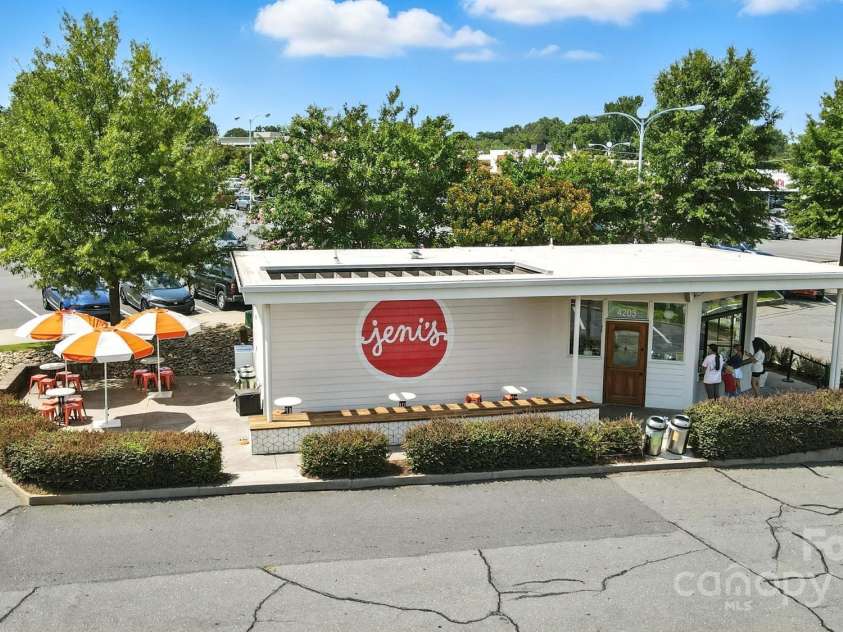 1029 Sewickley Drive, Charlotte, NC 28209.  MLS# CAR4284527, YatesRealty ID 33459. Park Road Shopping Center - 15 Minute Walk From Sewickley
