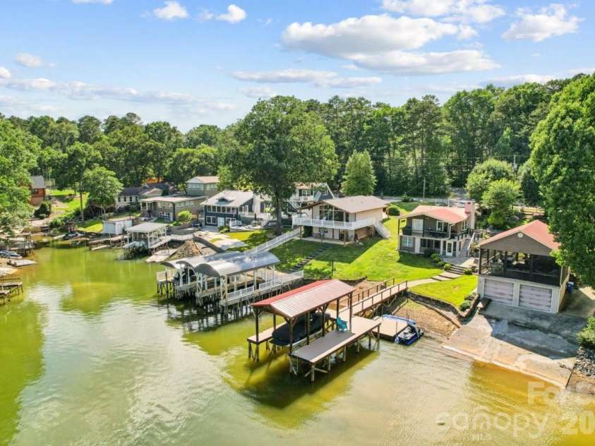 918 Pinehaven Drive, New London, NC 28127.  MLS# CAR4396889, YatesRealty ID 33459. 