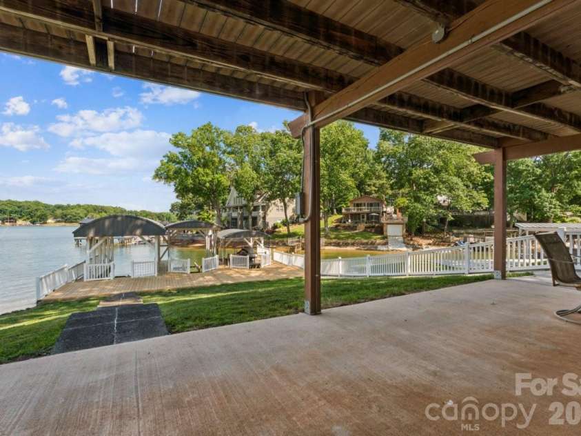 918 Pinehaven Drive, New London, NC 28127.  MLS# CAR4396889, YatesRealty ID 33459. 