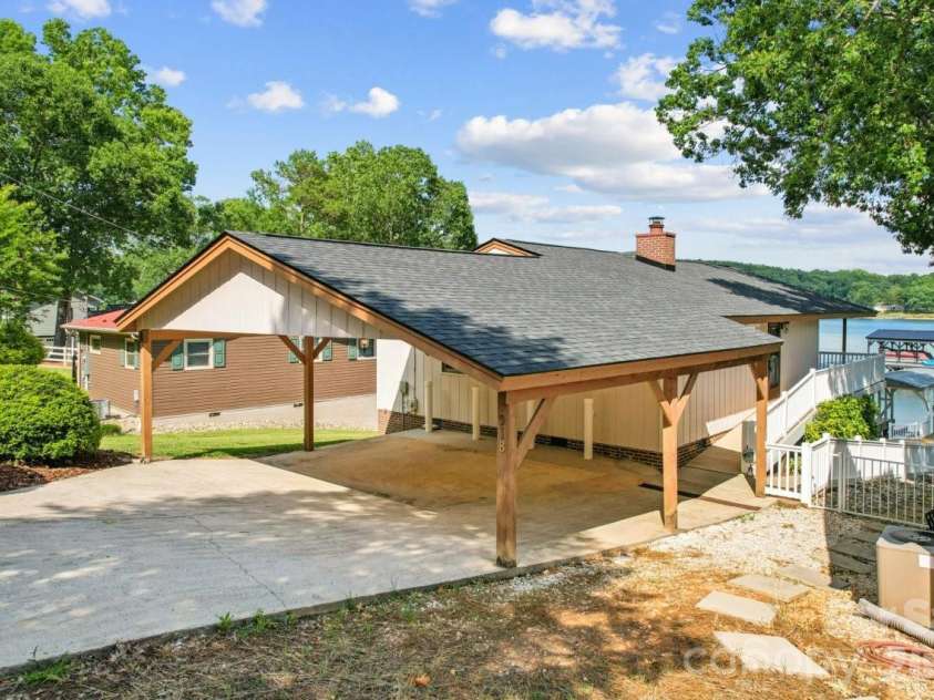 918 Pinehaven Drive, New London, NC 28127.  MLS# CAR4396889, YatesRealty ID 33459. 