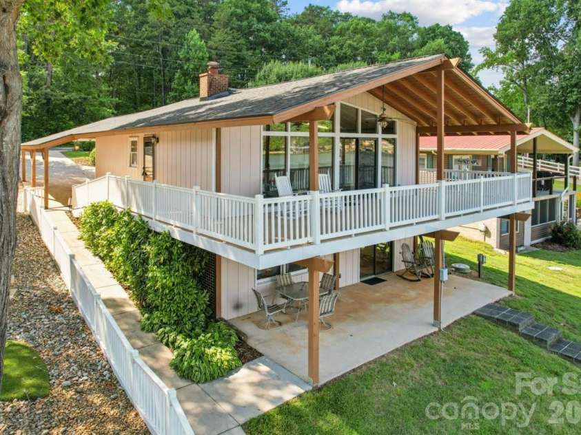 918 Pinehaven Drive, New London, NC 28127.  MLS# CAR4396889, YatesRealty ID 33459. New roof recently installed.