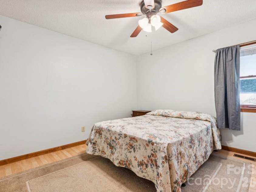 918 Pinehaven Drive, New London, NC 28127.  MLS# CAR4396889, YatesRealty ID 33459. Primary bedroom