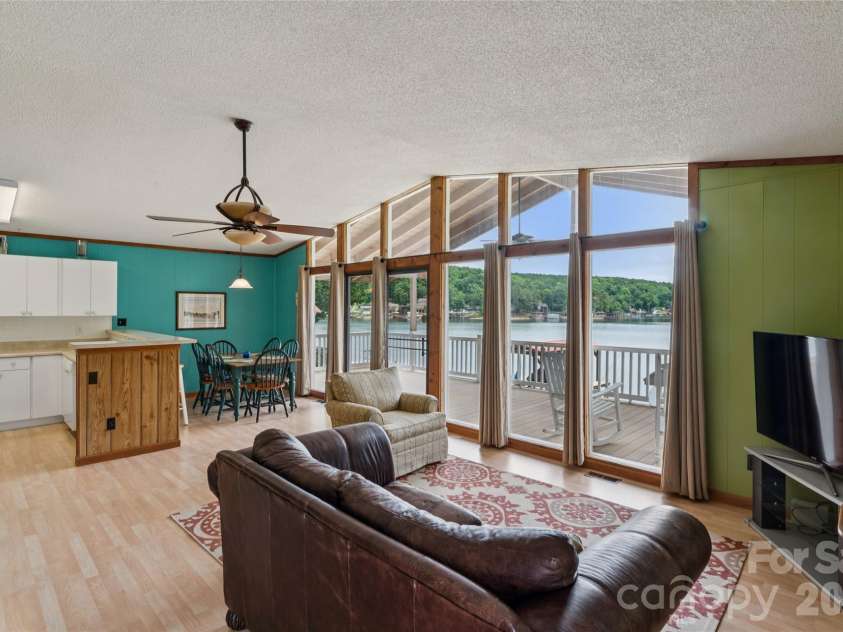 918 Pinehaven Drive, New London, NC 28127.  MLS# CAR4396889, YatesRealty ID 33459. Vaulted ceilings