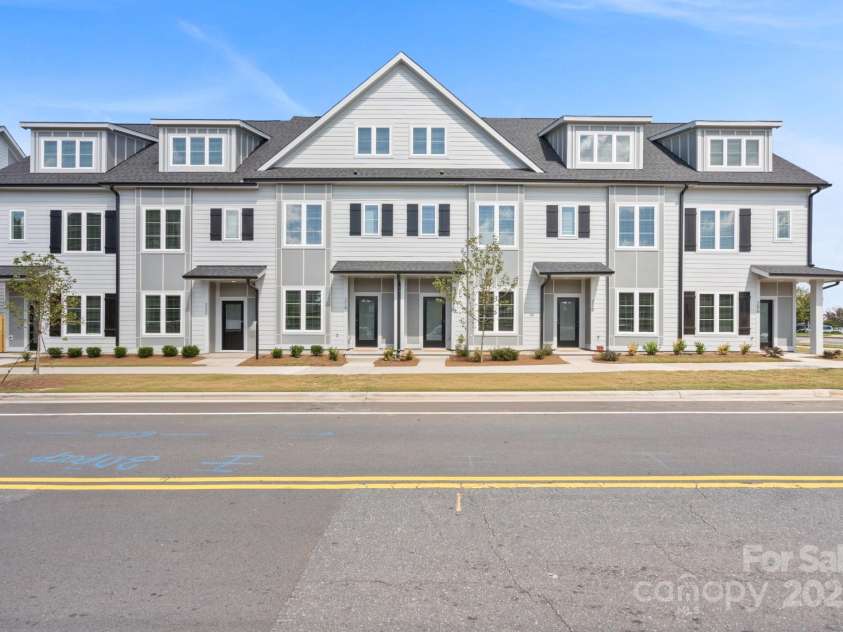 206 Freeland Lane, Charlotte, NC 28217.  MLS# CAR4227728, YatesRealty ID 3346. 