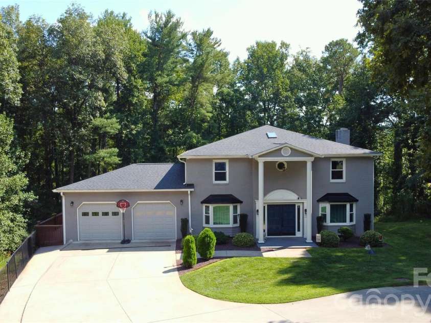 2193 Hawthorne Lane, Wilkesboro, NC 28697.  MLS# CAR4325511, YatesRealty ID 3346. 2193 Hawthorne Ln.