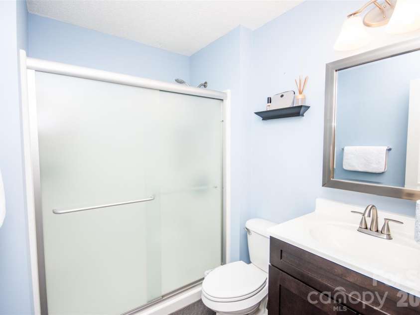 2193 Hawthorne Lane, Wilkesboro, NC 28697.  MLS# CAR4325511, YatesRealty ID 3346. Bath