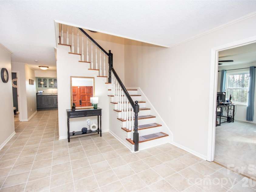 2193 Hawthorne Lane, Wilkesboro, NC 28697.  MLS# CAR4325511, YatesRealty ID 3346. Entry foyer