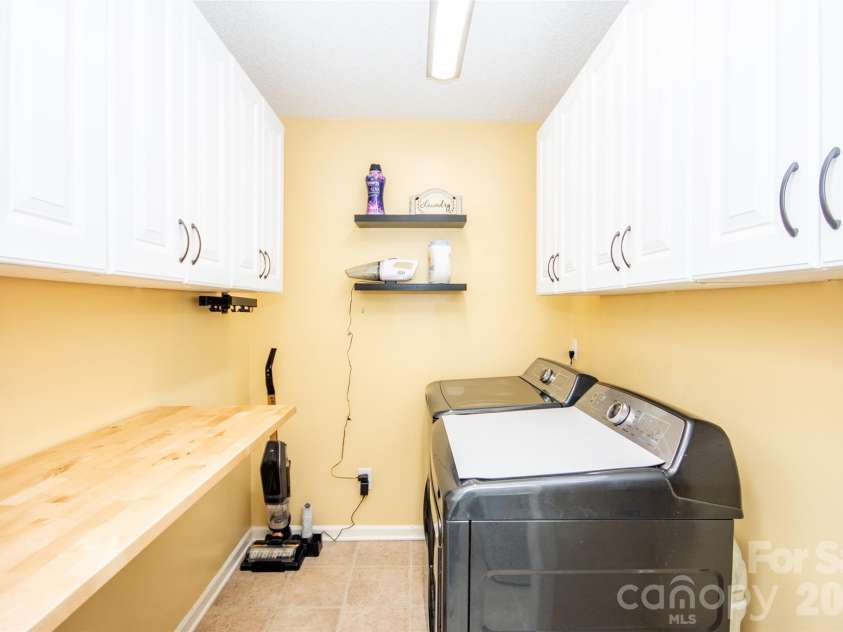 2193 Hawthorne Lane, Wilkesboro, NC 28697.  MLS# CAR4325511, YatesRealty ID 3346. Laundry/mud