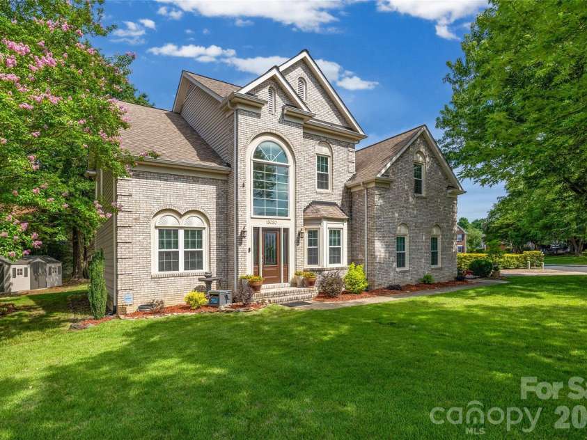 13020 Shannon Park Lane, Charlotte, NC 28273.  MLS# CAR4381571, YatesRealty ID 33460. 