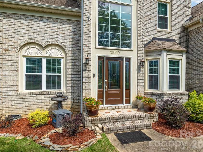 13020 Shannon Park Lane, Charlotte, NC 28273.  MLS# CAR4381571, YatesRealty ID 33460. 