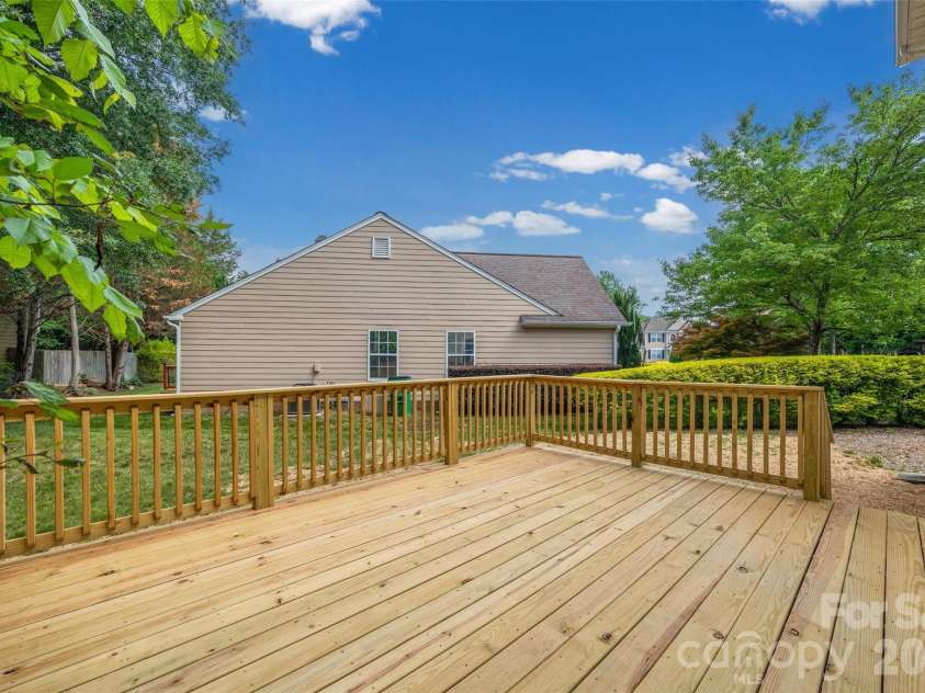 13020 Shannon Park Lane, Charlotte, NC 28273.  MLS# CAR4381571, YatesRealty ID 33460. 