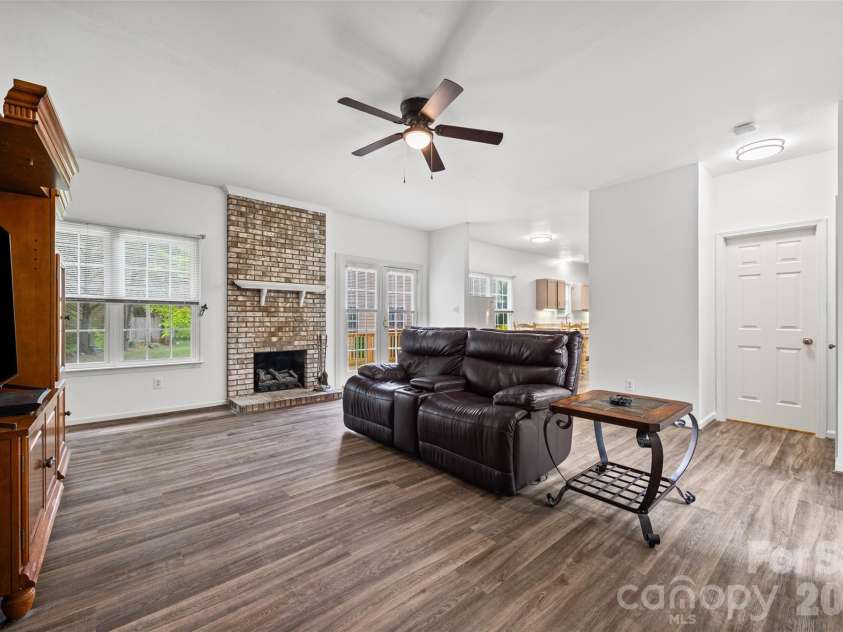13020 Shannon Park Lane, Charlotte, NC 28273.  MLS# CAR4381571, YatesRealty ID 33460. 