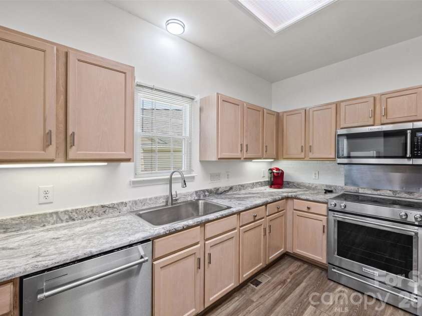13020 Shannon Park Lane, Charlotte, NC 28273.  MLS# CAR4381571, YatesRealty ID 33460. 