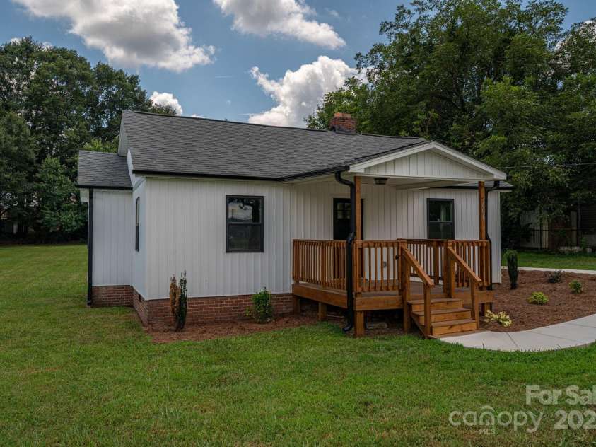 606 Mauney Avenue, Kings Mountain, NC 28086.  MLS# CAR4287691, YatesRealty ID 33460. 