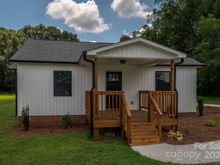 606 Mauney Avenue, Kings Mountain, NC 28086.  MLS# CAR4287691, YatesRealty ID 33460. 