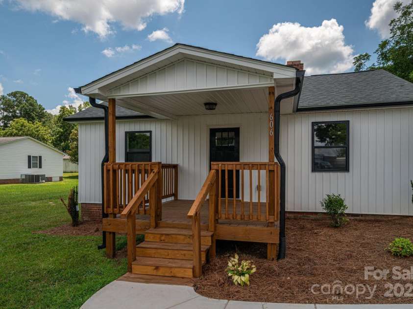 606 Mauney Avenue, Kings Mountain, NC 28086.  MLS# CAR4287691, YatesRealty ID 33460. 