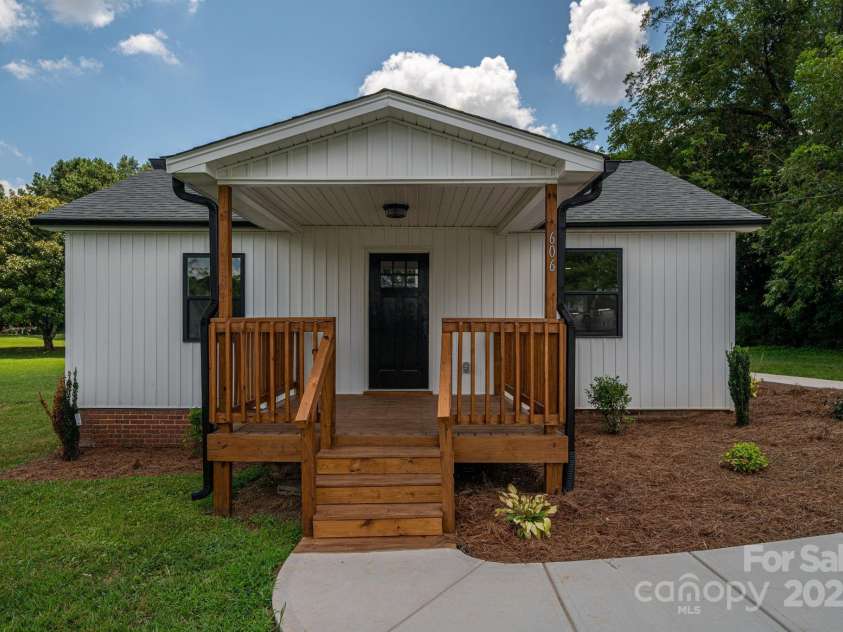 606 Mauney Avenue, Kings Mountain, NC 28086.  MLS# CAR4287691, YatesRealty ID 33460. 