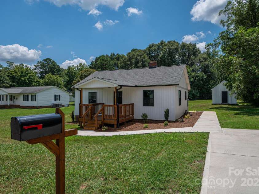 606 Mauney Avenue, Kings Mountain, NC 28086.  MLS# CAR4287691, YatesRealty ID 33460. 