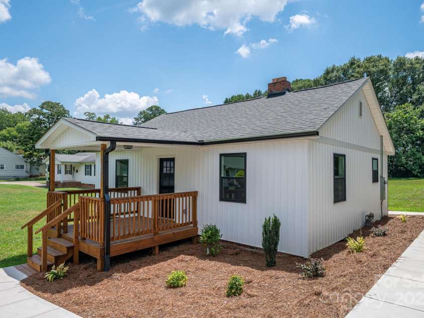 606 Mauney Avenue, Kings Mountain, NC 28086.  MLS# CAR4287691, YatesRealty ID 33460. 