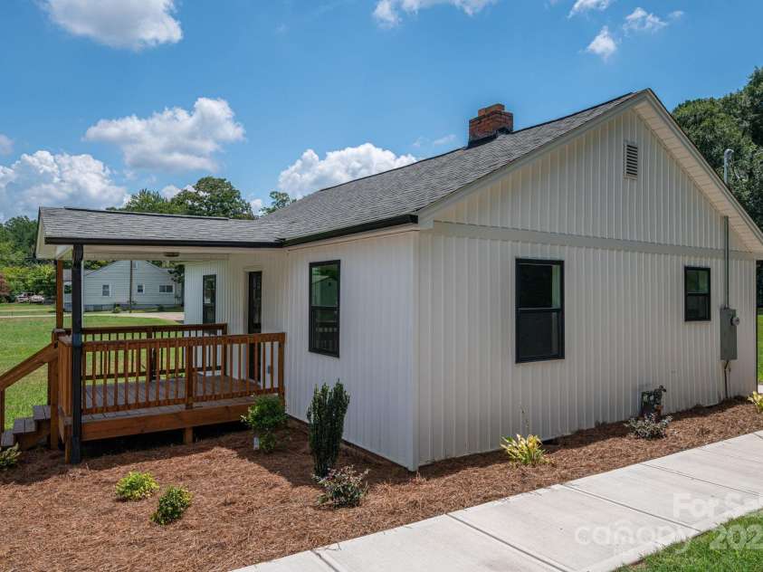 606 Mauney Avenue, Kings Mountain, NC 28086.  MLS# CAR4287691, YatesRealty ID 33460. 