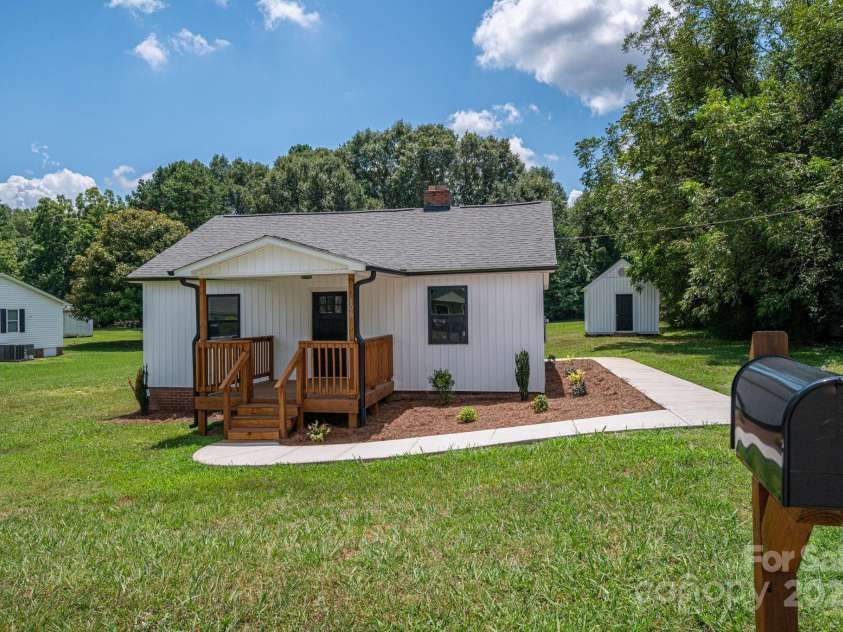 606 Mauney Avenue, Kings Mountain, NC 28086.  MLS# CAR4287691, YatesRealty ID 33460. 