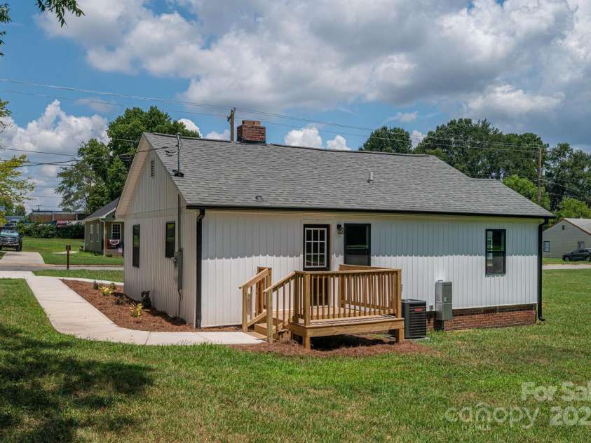 606 Mauney Avenue, Kings Mountain, NC 28086.  MLS# CAR4287691, YatesRealty ID 33460. 