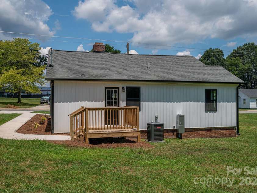 606 Mauney Avenue, Kings Mountain, NC 28086.  MLS# CAR4287691, YatesRealty ID 33460. 