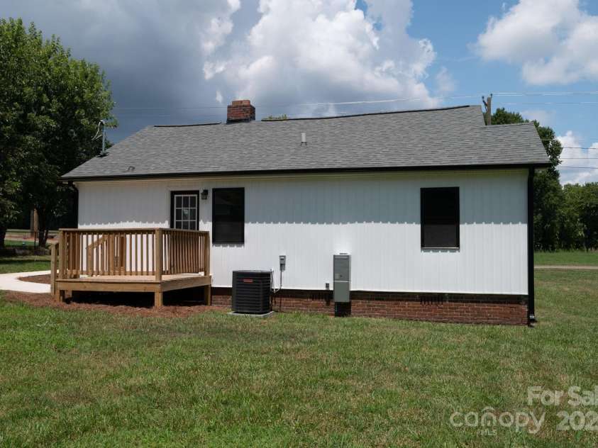 606 Mauney Avenue, Kings Mountain, NC 28086.  MLS# CAR4287691, YatesRealty ID 33460. 