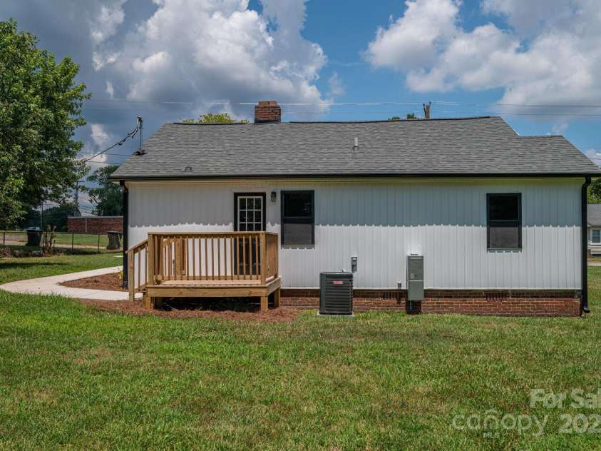 606 Mauney Avenue, Kings Mountain, NC 28086.  MLS# CAR4287691, YatesRealty ID 33460. 