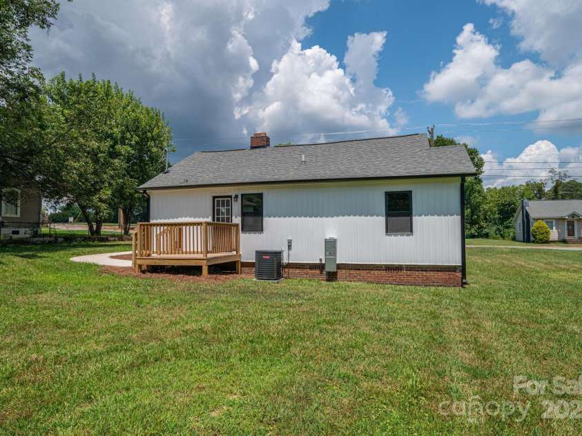 606 Mauney Avenue, Kings Mountain, NC 28086.  MLS# CAR4287691, YatesRealty ID 33460. 