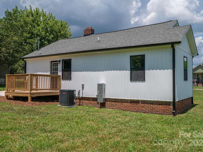 606 Mauney Avenue, Kings Mountain, NC 28086.  MLS# CAR4287691, YatesRealty ID 33460. 