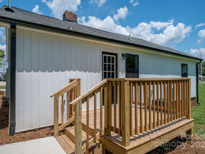 606 Mauney Avenue, Kings Mountain, NC 28086.  MLS# CAR4287691, YatesRealty ID 33460. 