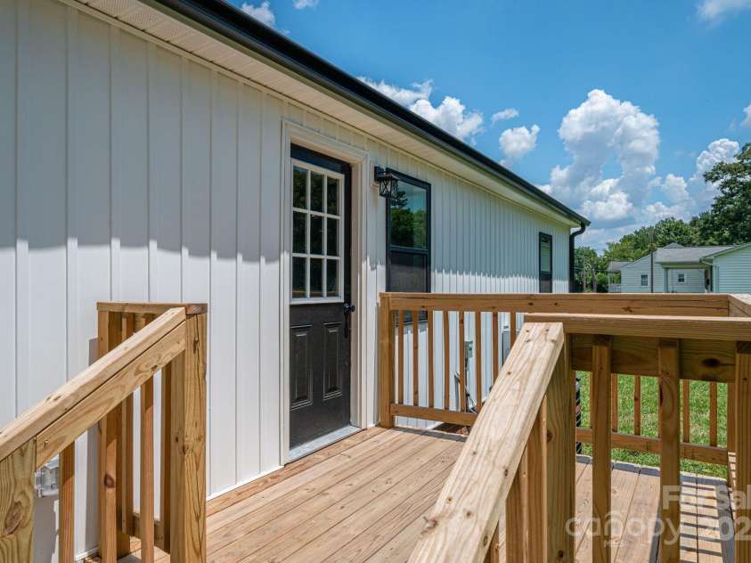 606 Mauney Avenue, Kings Mountain, NC 28086.  MLS# CAR4287691, YatesRealty ID 33460. 